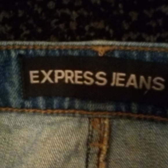 Express Jeans Denim Skirt Distressed Size 4 - Picture 3 of 8